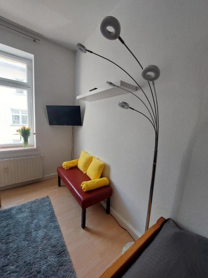 Schoene Zwei-Zimmer-Wohnung "W2" Mit 4 Einzelbetten Und Wlan In Zwenkau Bei Leipzig Im Neuseenland Bagian luar foto