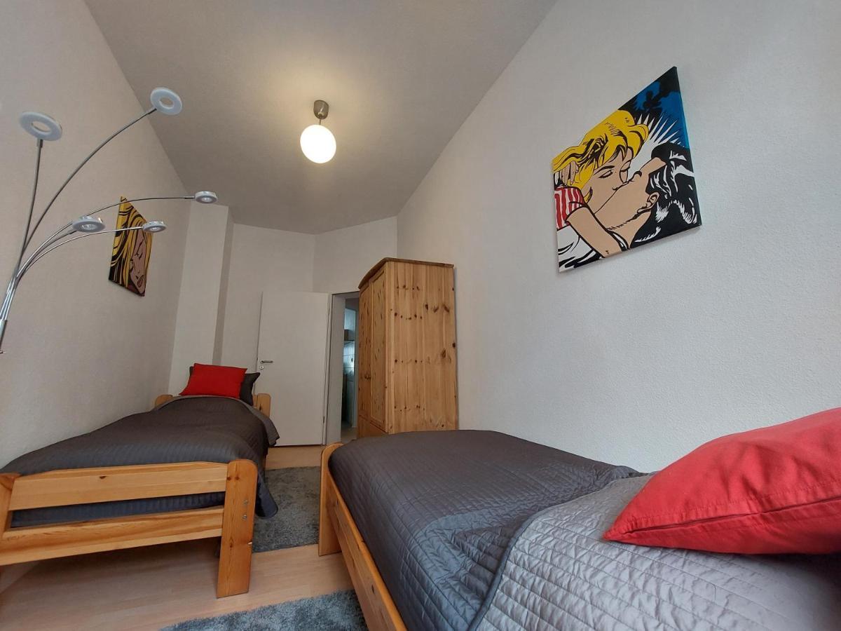 Schoene Zwei-Zimmer-Wohnung "W2" Mit 4 Einzelbetten Und Wlan In Zwenkau Bei Leipzig Im Neuseenland Bagian luar foto