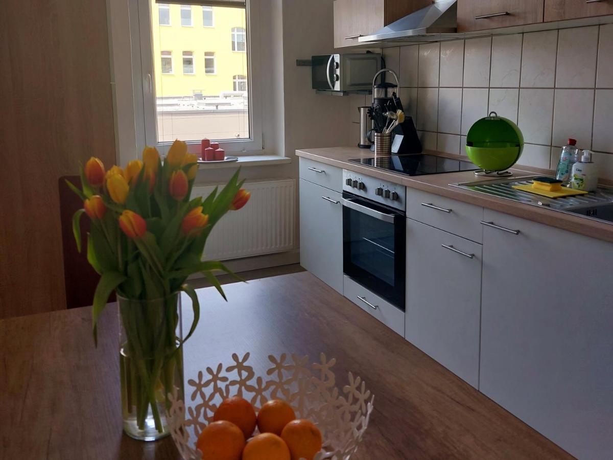 Schoene Zwei-Zimmer-Wohnung "W2" Mit 4 Einzelbetten Und Wlan In Zwenkau Bei Leipzig Im Neuseenland Bagian luar foto