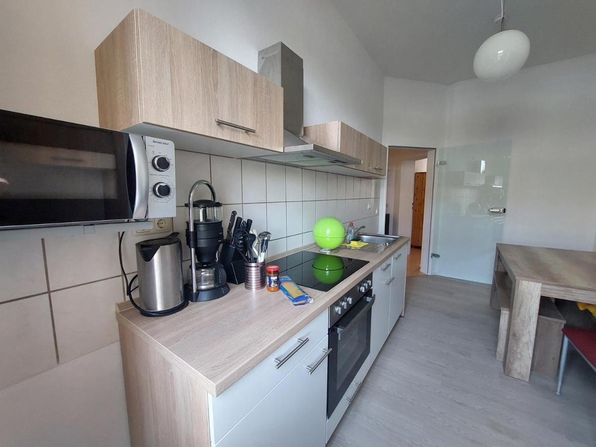 Schoene Zwei-Zimmer-Wohnung "W2" Mit 4 Einzelbetten Und Wlan In Zwenkau Bei Leipzig Im Neuseenland Bagian luar foto