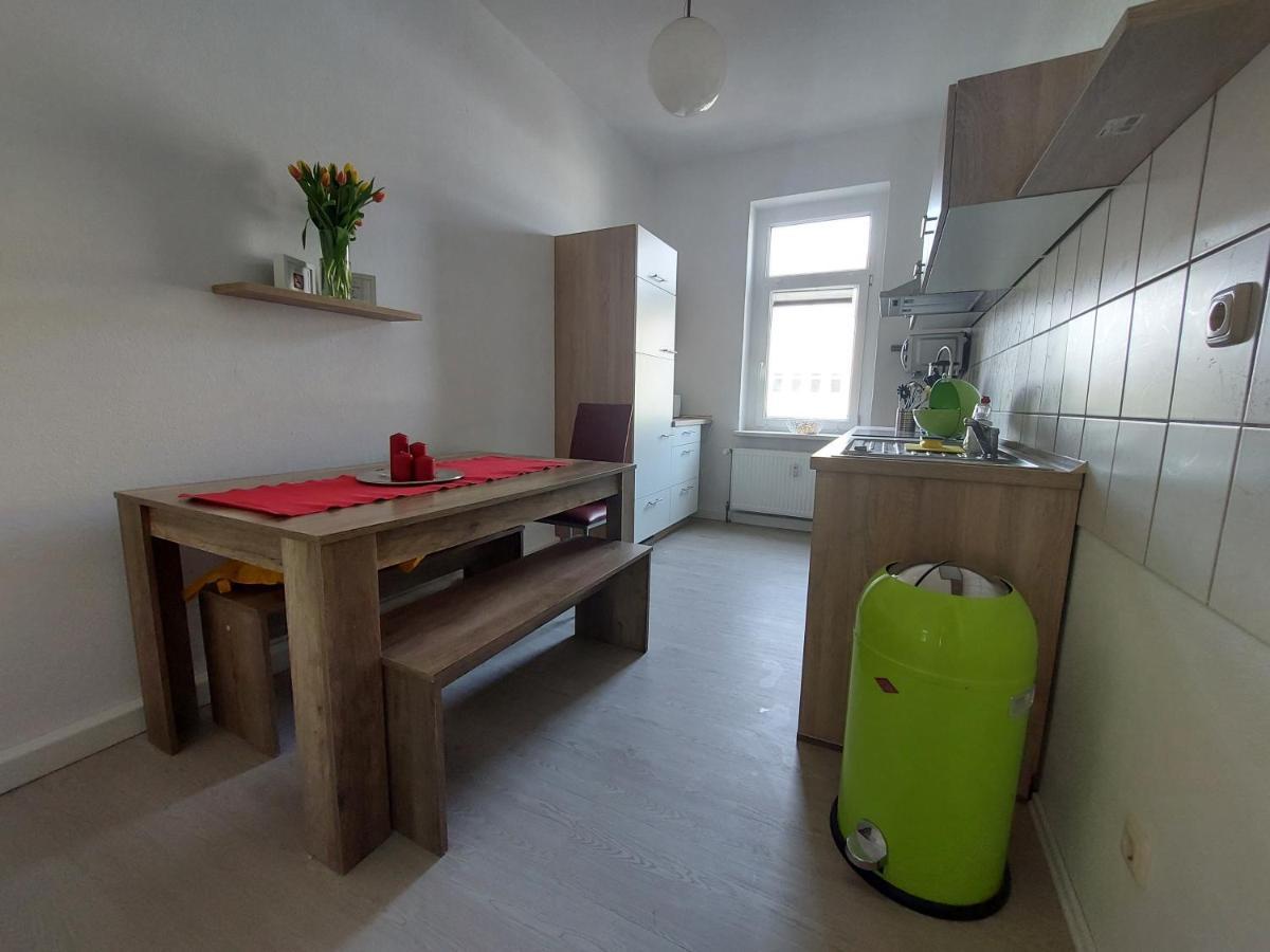 Schoene Zwei-Zimmer-Wohnung "W2" Mit 4 Einzelbetten Und Wlan In Zwenkau Bei Leipzig Im Neuseenland Bagian luar foto