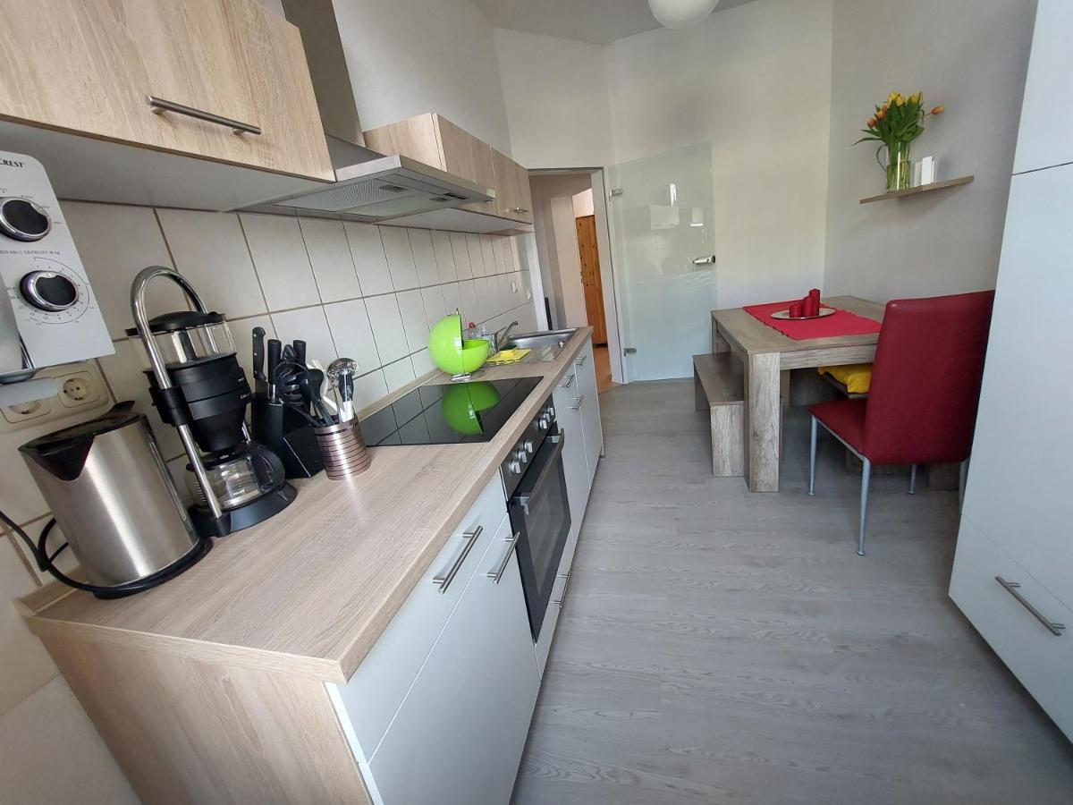 Schoene Zwei-Zimmer-Wohnung "W2" Mit 4 Einzelbetten Und Wlan In Zwenkau Bei Leipzig Im Neuseenland Bagian luar foto