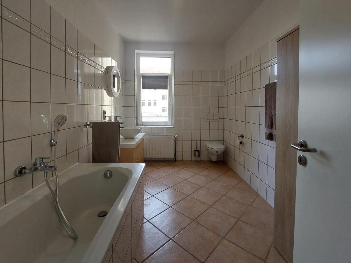 Schoene Zwei-Zimmer-Wohnung "W2" Mit 4 Einzelbetten Und Wlan In Zwenkau Bei Leipzig Im Neuseenland Bagian luar foto