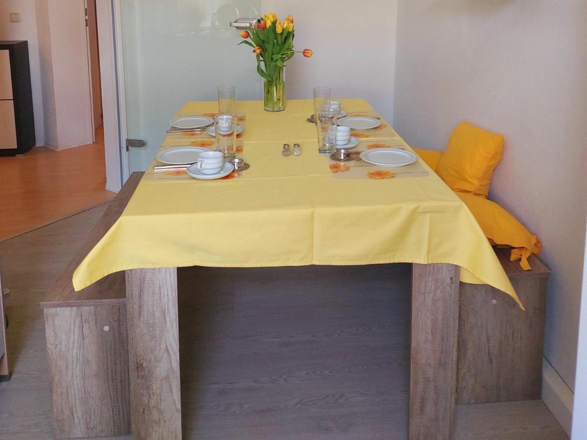 Schoene Zwei-Zimmer-Wohnung "W2" Mit 4 Einzelbetten Und Wlan In Zwenkau Bei Leipzig Im Neuseenland Bagian luar foto