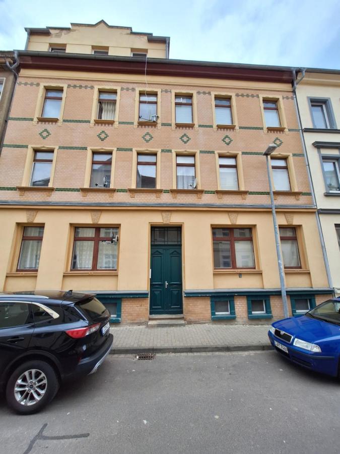 Schoene Zwei-Zimmer-Wohnung "W2" Mit 4 Einzelbetten Und Wlan In Zwenkau Bei Leipzig Im Neuseenland Bagian luar foto